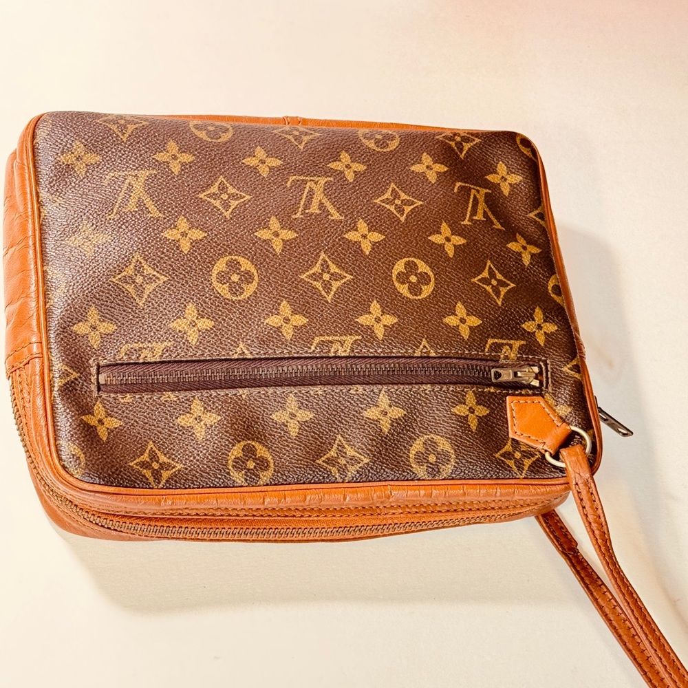 Louis Vuitton Monogram Men's Zip Document Case Clutch with Hand Strap - Picture 15 of 15